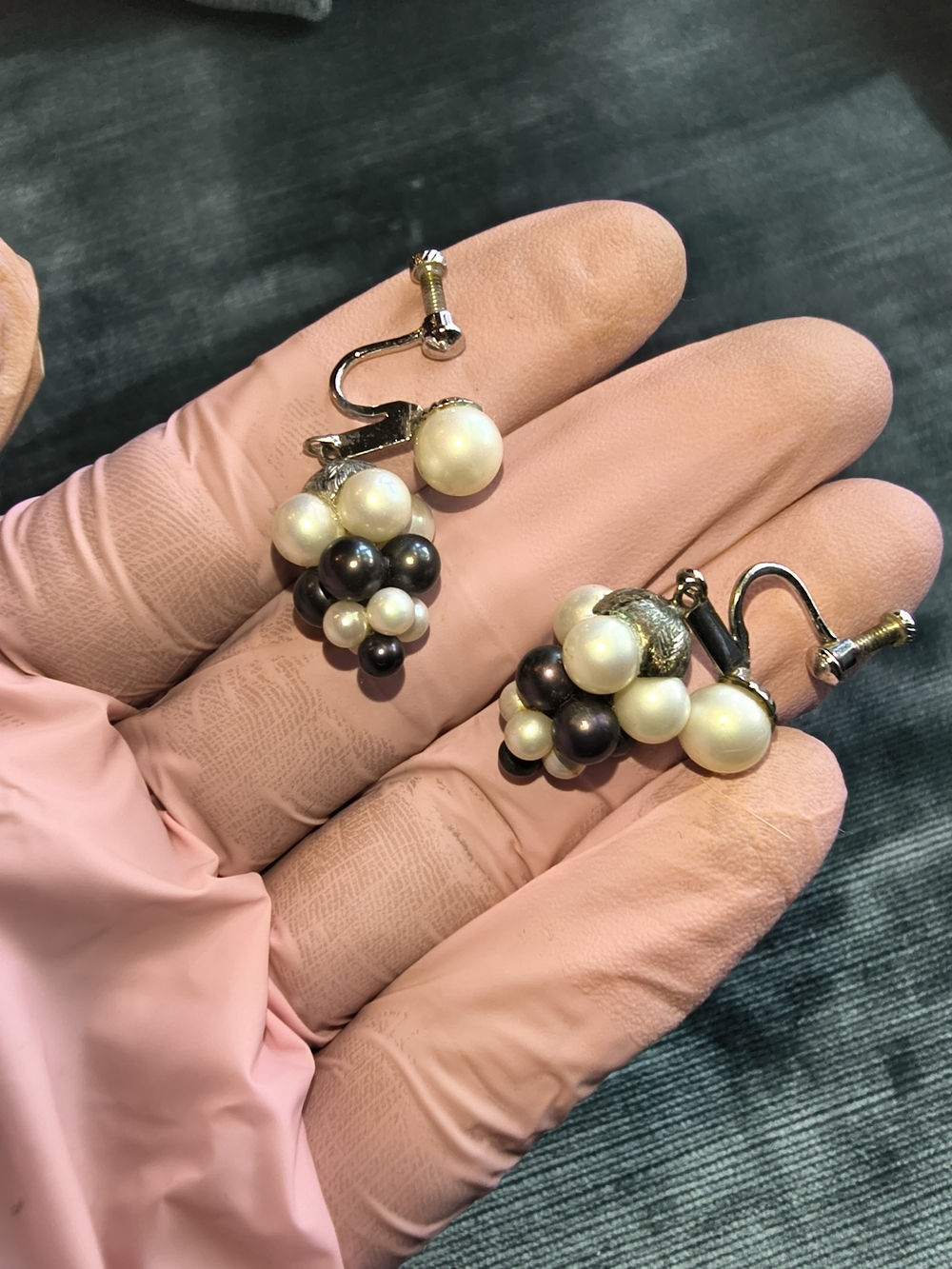 Cluster Pearl Screw-Back Earrings in Ivory and Black
